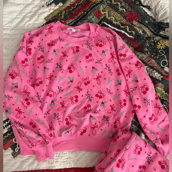 Pink Christmas Holly Lounge jogger set. Top and bottoms.Sold out online💕🎄🎁🥳 - Picture 10 of 12
